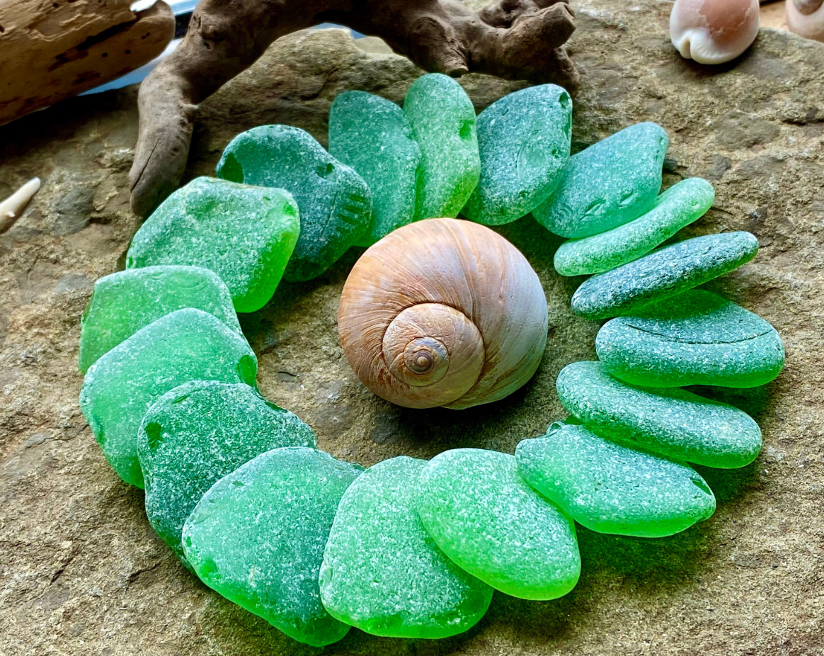 Large Green Sea Glass Set of 12 – Genuine Beach Glass 3–5 cm – Jewelry & Coastal Craft Supplies (B050)