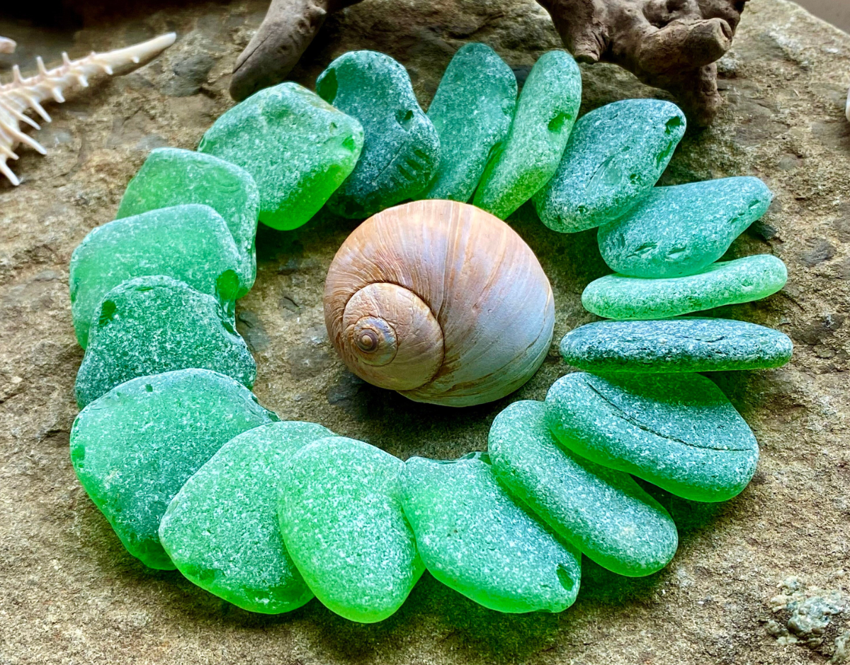 Large Green Sea Glass Set of 12 – Genuine Beach Glass 3–5 cm – Jewelry & Coastal Craft Supplies (B050)