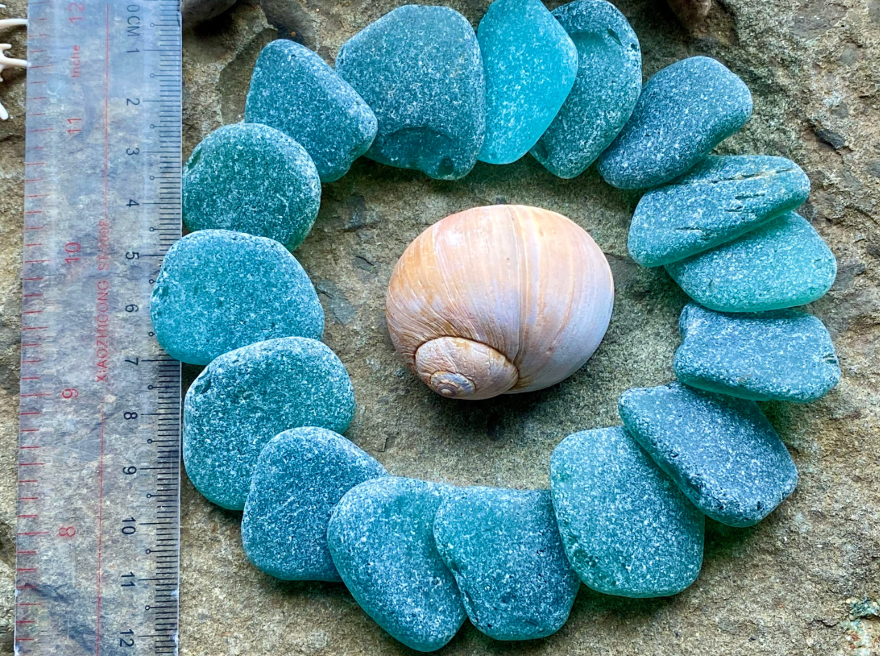 Dark Aqua Sea Glass Set of 12 – Genuine Beach Glass Mixed Sizes 1–3 cm – Jewelry & Craft Supply (B060)