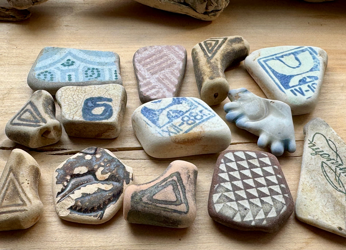 13 pcs Sea Pottery Shards Mix – Japanese Sea Ceramics #057 – Beach Pottery for Crafts, Jewelry Making, Mosaic Supplies, Authentic Beach Finds